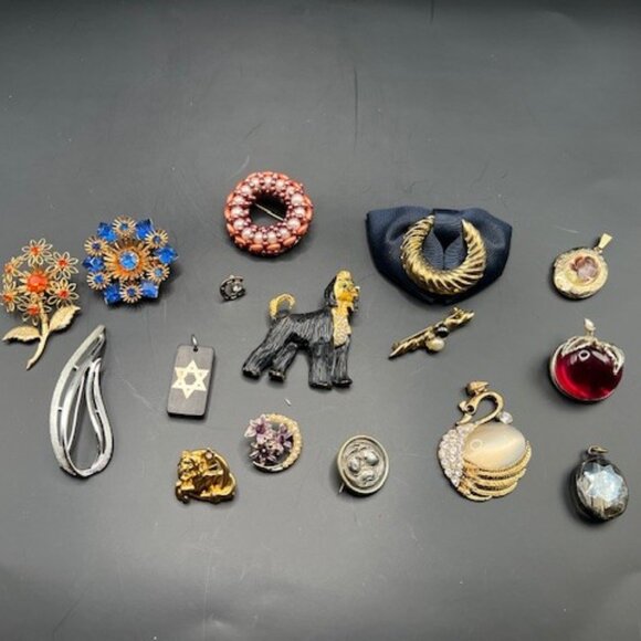 New Year's Eve Show Bundles - Pick 1 Beauty Bundle and get TWO Jewelry Items! - Picture 14 of 14